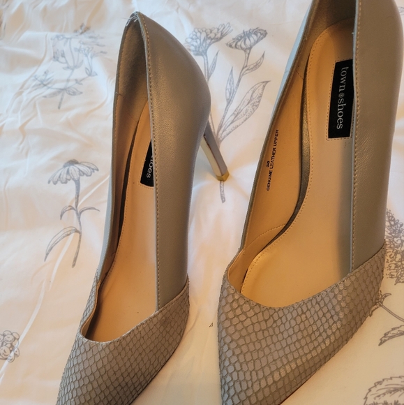 Town Shoes Grey Heels - Picture 2 of 4